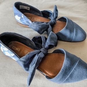 Tom's Blue Leaf Sateen Women's Bow flat - size 8